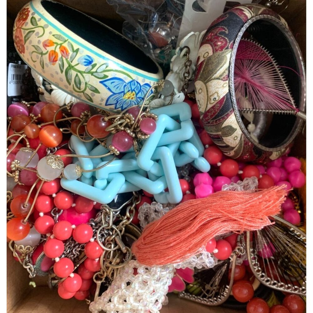 2 LB Jewelry Bundle – Vintage to Modern Grab Bag – Wearable Estate Jewelry - Picture 6 of 11